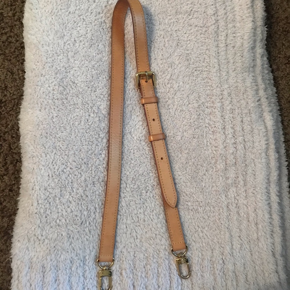 * Louis Vuitton Natural Leather Handbag Strap *